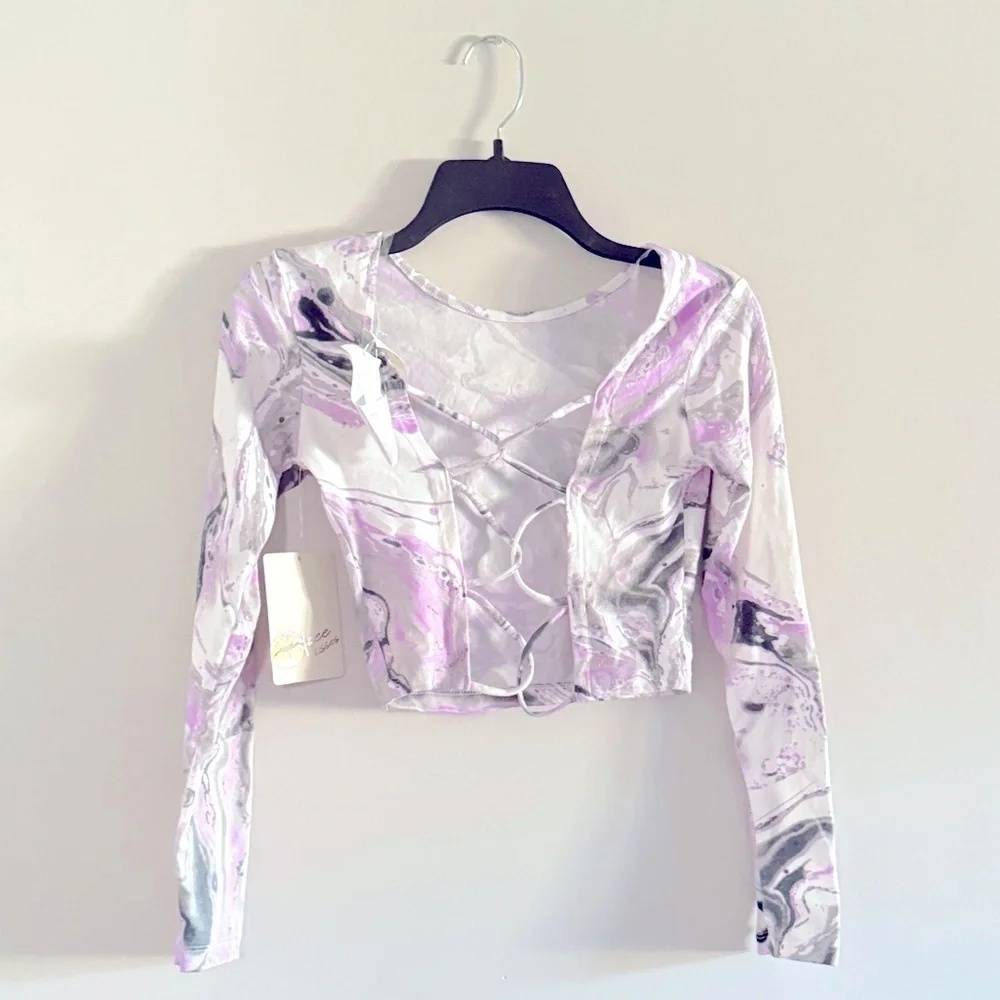 Free Kisses Long Sleeve crop top,’long sleeve shirt size S - Picture 3 of 6